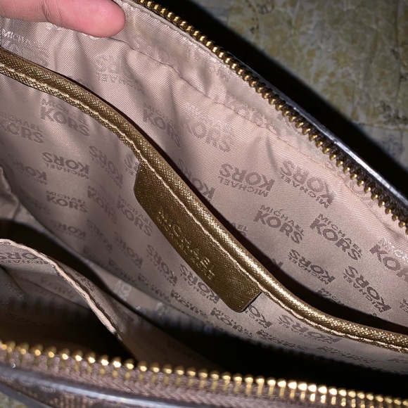 Michael kors crossbody - Picture 2 of 2